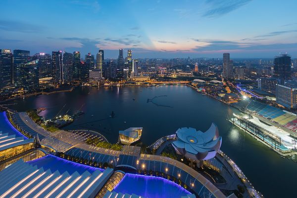 Skylines_of_the_Central_Business_District-_Singapore_at_dusk