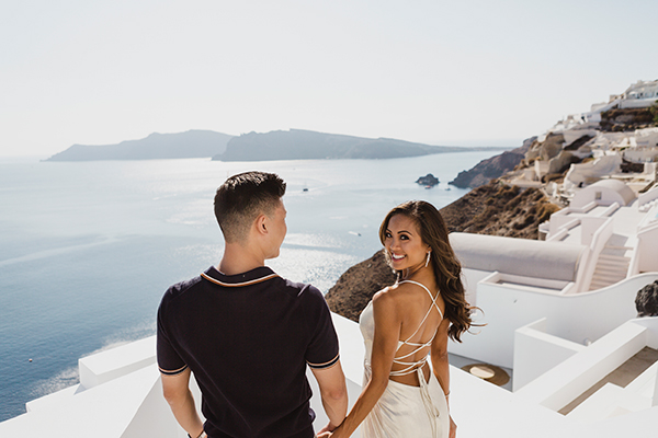 utterly-romantic-honeymoon-photoshoot-santorini-stunning-views_01